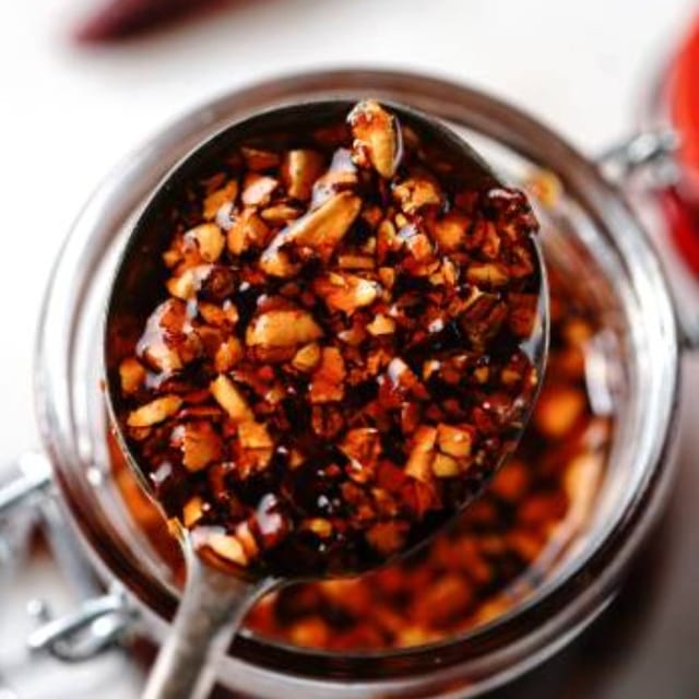 GARLIC IN CHILI OIL.